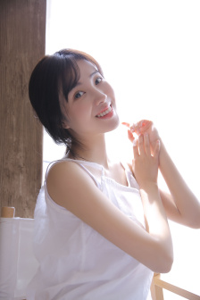 有奶水的少妇喂奶直播